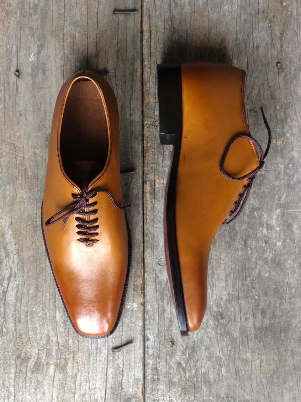 Stylish Men's Handmade tan Color Whole cut Shoes Men leather formal Shoes Men dress shoes