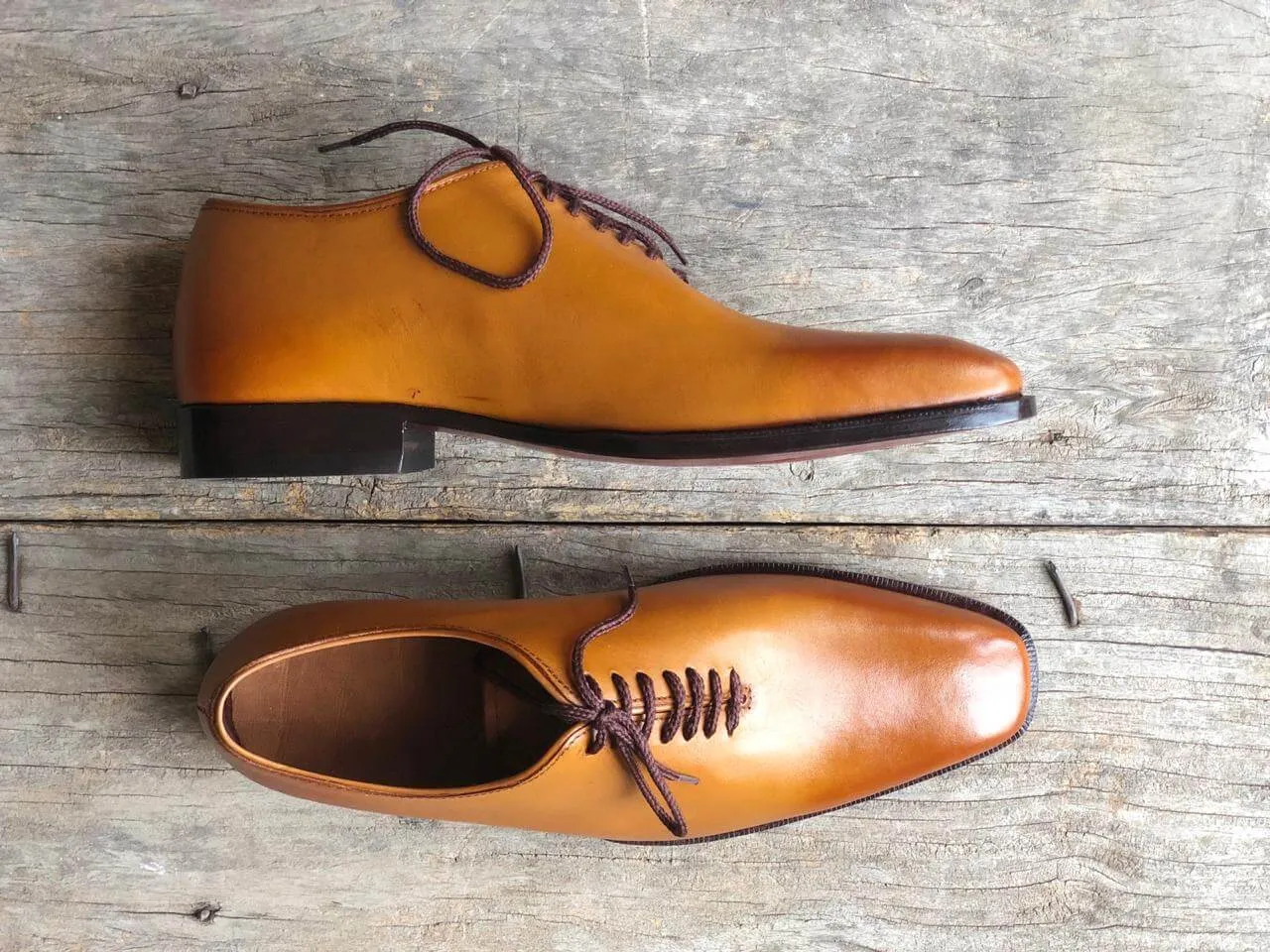 Stylish Men's Handmade tan Color Whole cut Shoes Men leather formal Shoes Men dress shoes